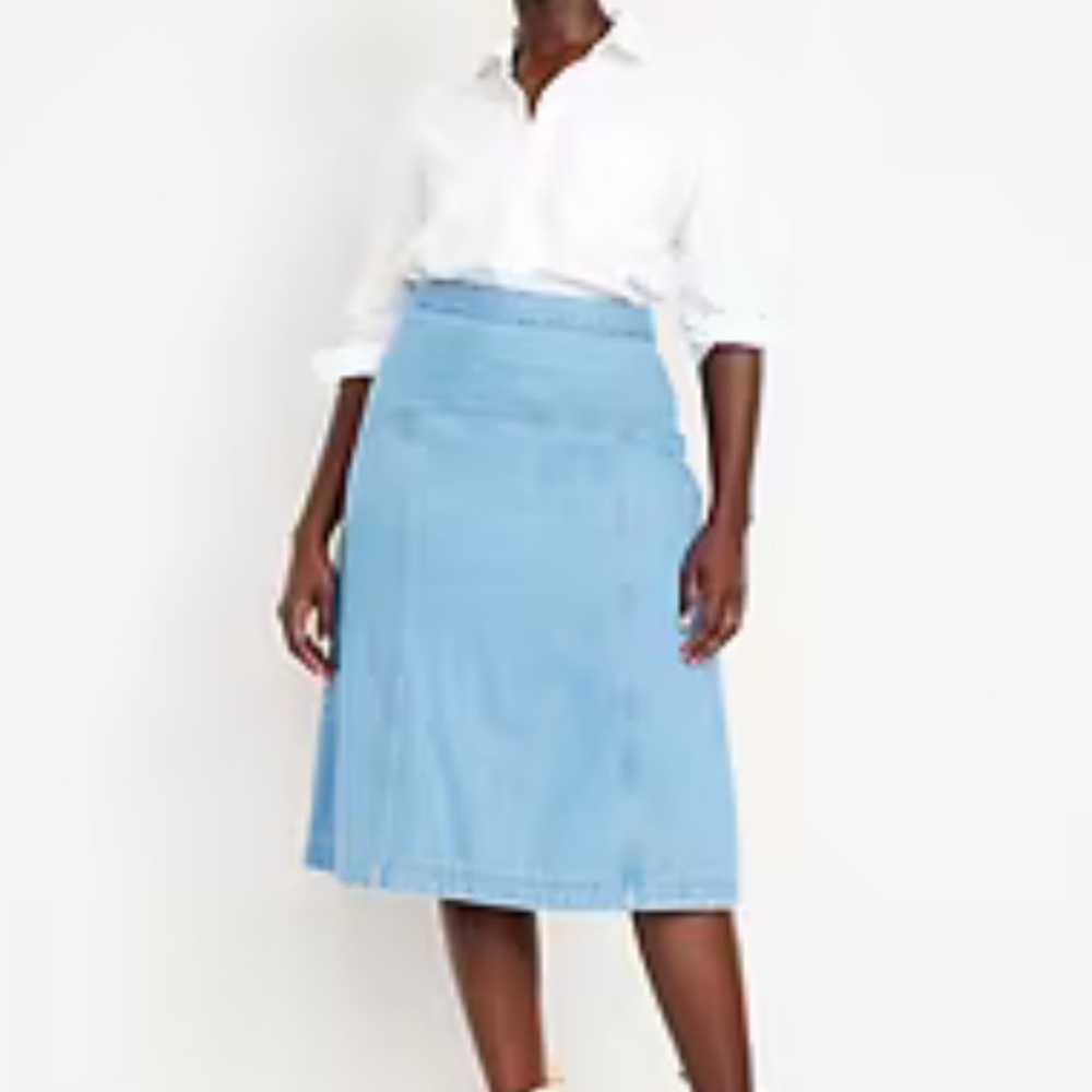 bundle & save ❣️

Old Navy Drapey Denim High Rise Skirt NWT